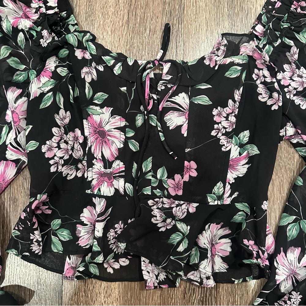 Lulu’s Corset Style Ruffle Top - Picture 4 of 6